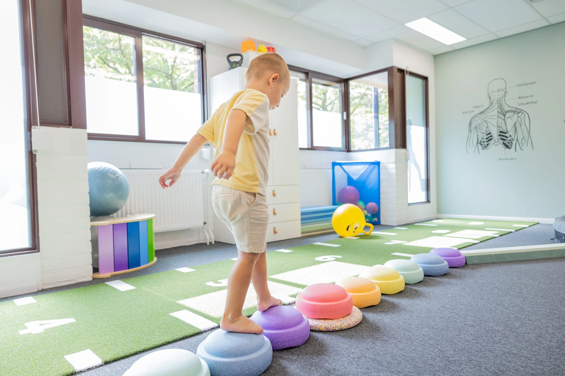 Moderne praktijkruimte van Kids Fysio Capelle in Capelle aan den IJssel - kindvriendelijke behandelomgeving