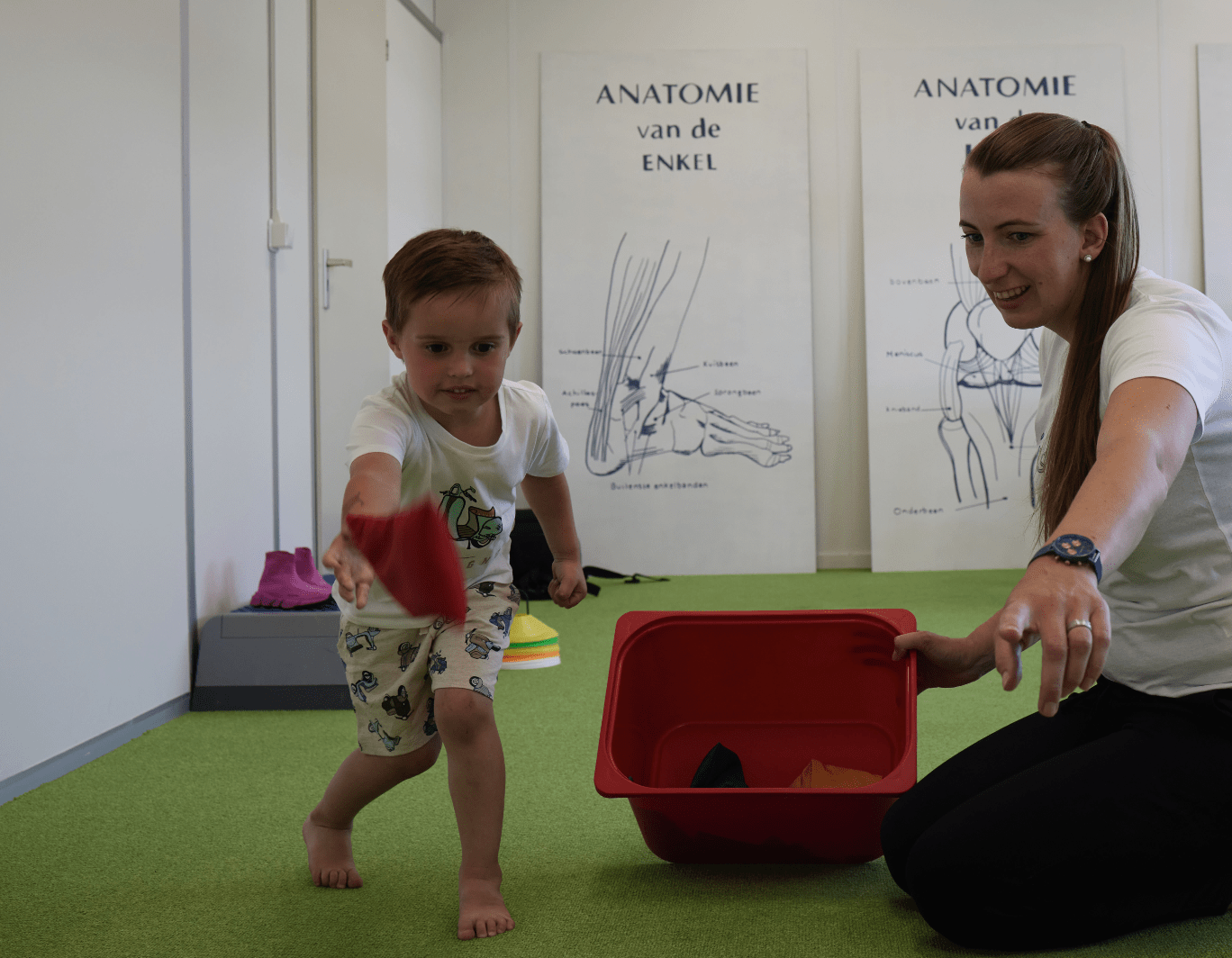 Peuter tijdens kinderfysiotherapie bij Kids Fysio Capelle